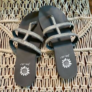 Yellow Box Gray Amelie Sandals size 6.5